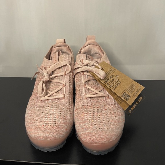 NWT Nike Women's  VaporMax 2021 Flyknit Sizes 5.5 Pink Oxford/Rose Whisper - Picture 2 of 4